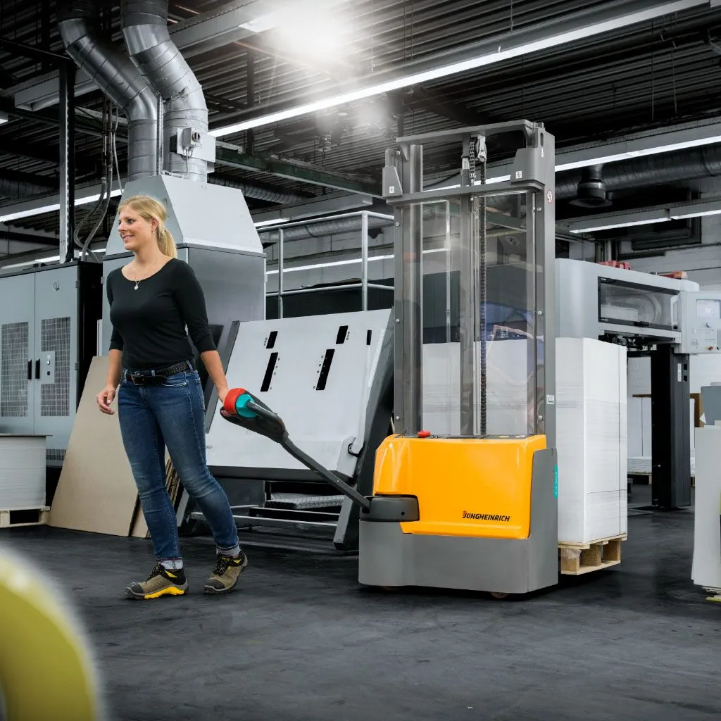 Apilador eléctrico Jungheinrich EJC M10 ZT/M13 ZT